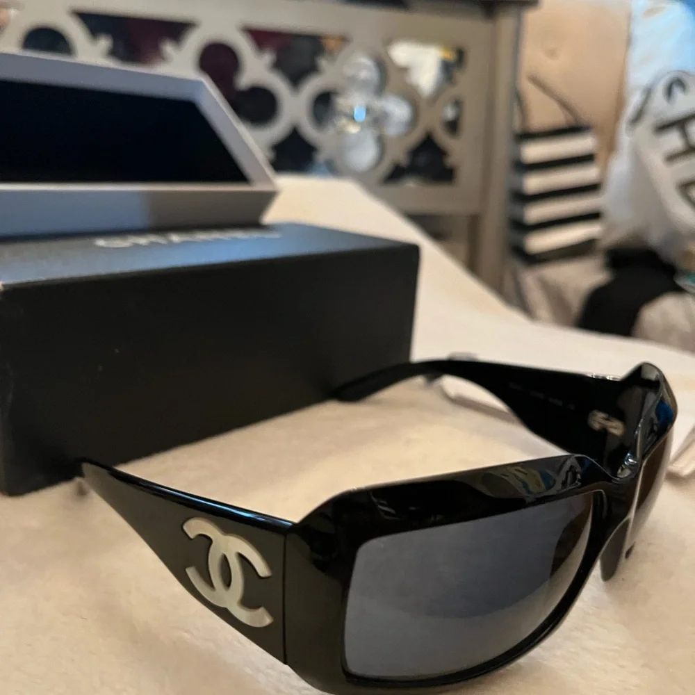 Vintage 2005 Chanel Sunnies. Purchased from store in MD. Used only a few times. - Picture 3 of 5